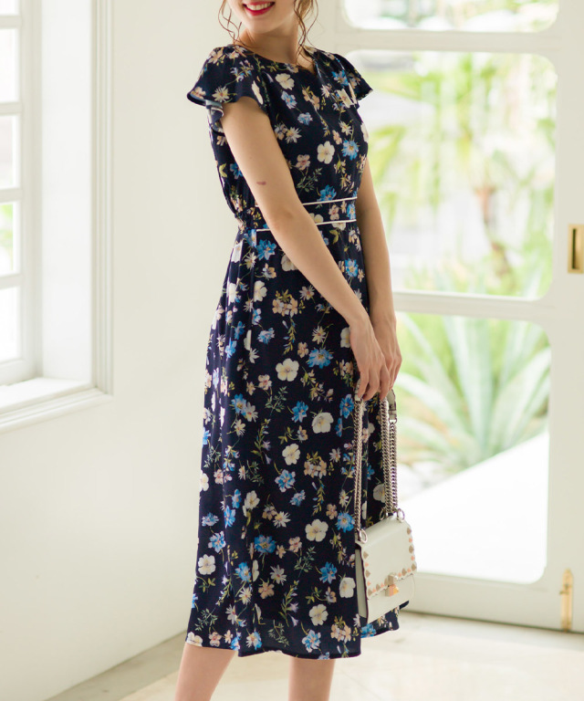 ウエストライン入りハートネックフラワープリントマキシワンピース 