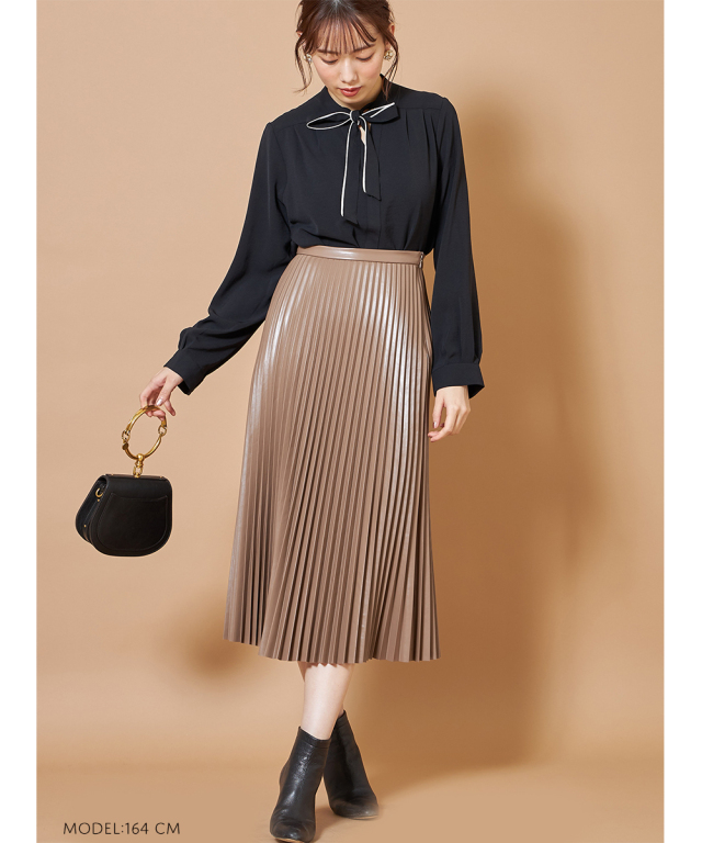 ハンサムに振って洗練 フェイクレザープリーツスカート