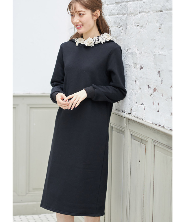 リラックスタイムにも最適な立体フラワーレース付き裏起毛パーカー  