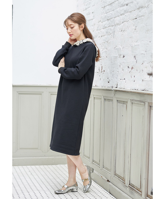 リラックスタイムにも最適な立体フラワーレース付き裏起毛パーカー  