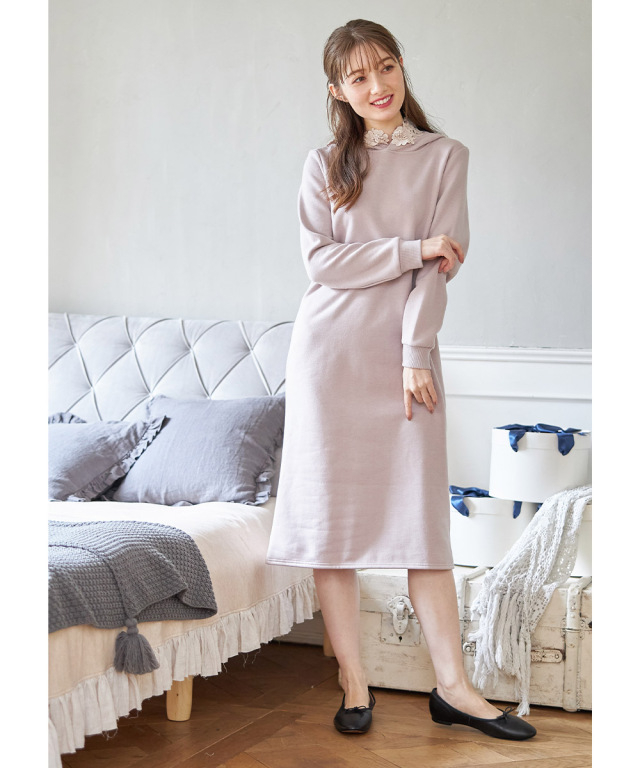 リラックスタイムにも最適な立体フラワーレース付き裏起毛パーカー  