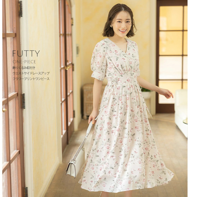 飾りくるみ釦付きウエストサイドレースアップフラワープリントワンピース