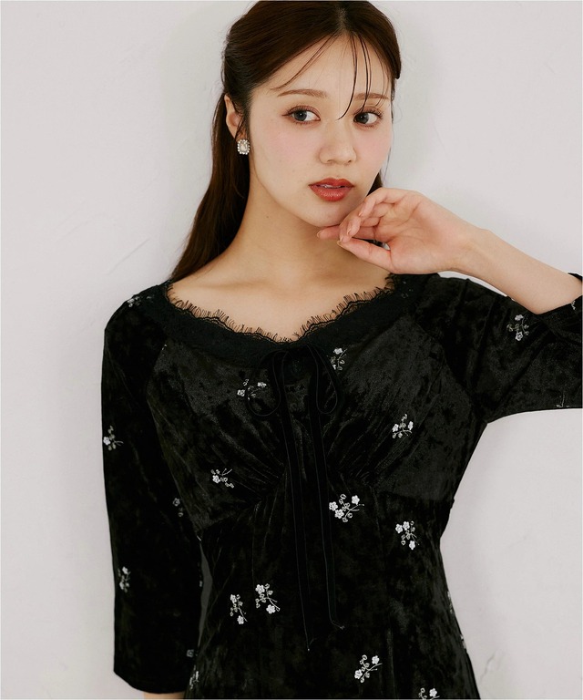 リボン付き小花刺繍ベロアレースラインワンピース