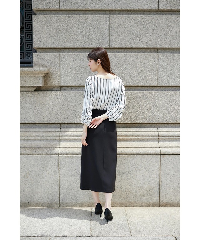 美ラインで品よく細見え♪ビジュー付きドレープタックタイトスカート