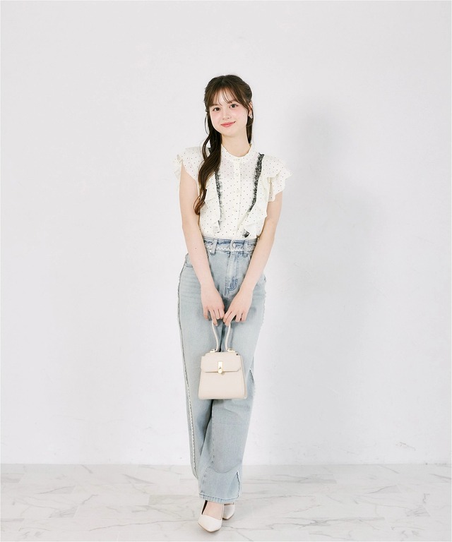 フレンチシックな大人の愛され服♪レース装飾ドットラッフルフリルブラウス