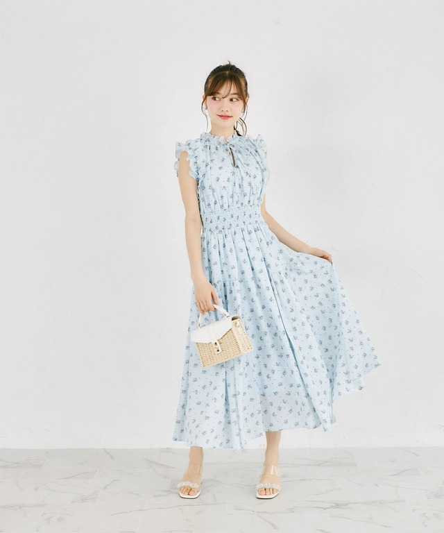 美品✨POTECHINO ミントグリーン　フリル　花モチーフ　ワンピース　リボン リボン付きプチフリル小花柄プリントワンピース