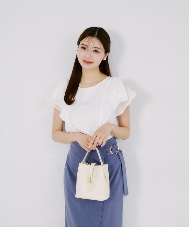 ショルダーリボンディティールブラウス