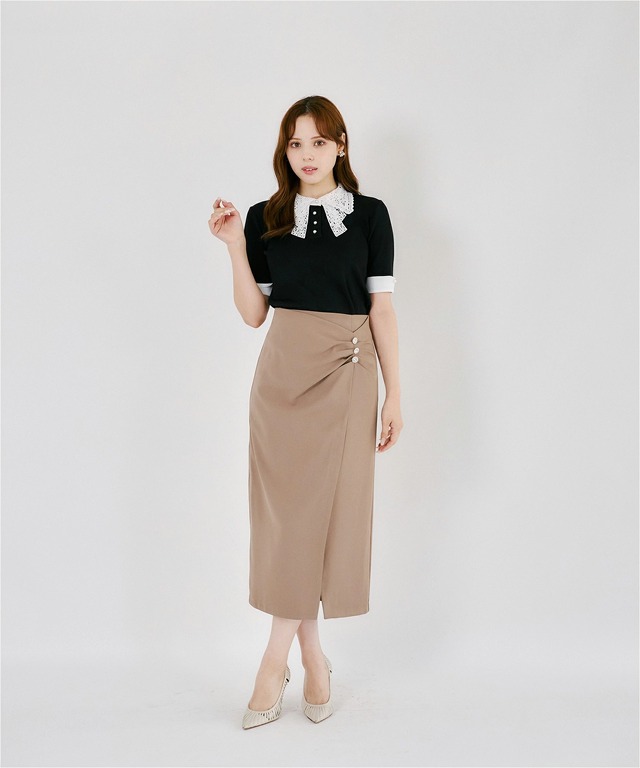 美ラインで品よく細見え♪ビジュー付きドレープタックタイトスカート
