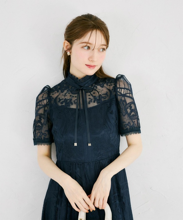好印象を約束するリボン付きパネルレースワンピース