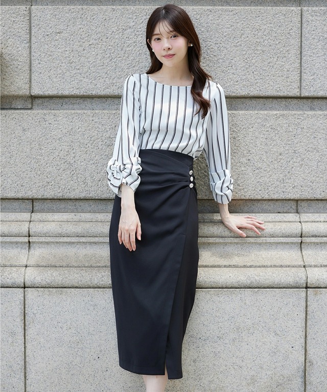 美ラインで品よく細見え♪ビジュー付きドレープタックタイトスカート