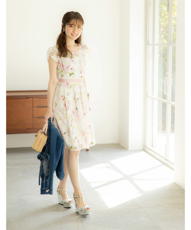 存在感のある華感 シアーチェック フラワープリントワンピース