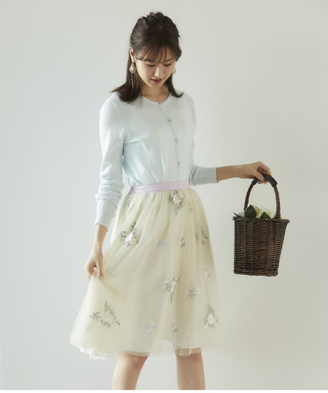 ピュアな清楚感を纏うフラワー刺繍チュールスカート 宮田聡子さんは  