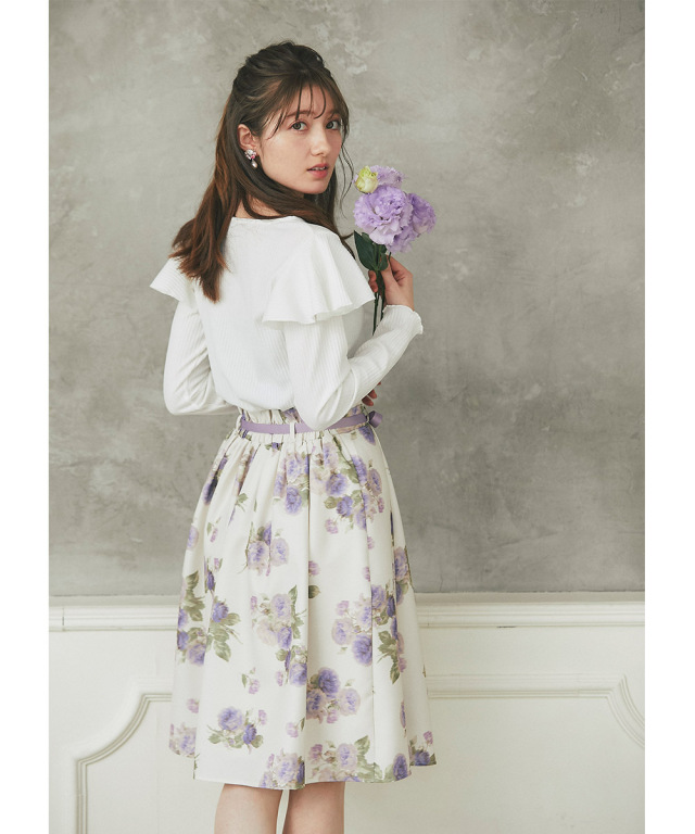 華やぎの美人色で魅了するウエストりぼん付きフラワープリントフレア  