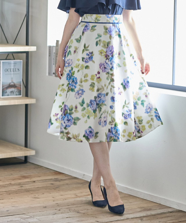 ウエスト配色ライン入りフラワープリントシャンタンフレアスカート 