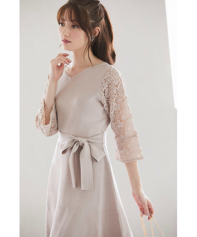 レディな佇まいで魅了する袖フラワーレースニットワンピース Tocco