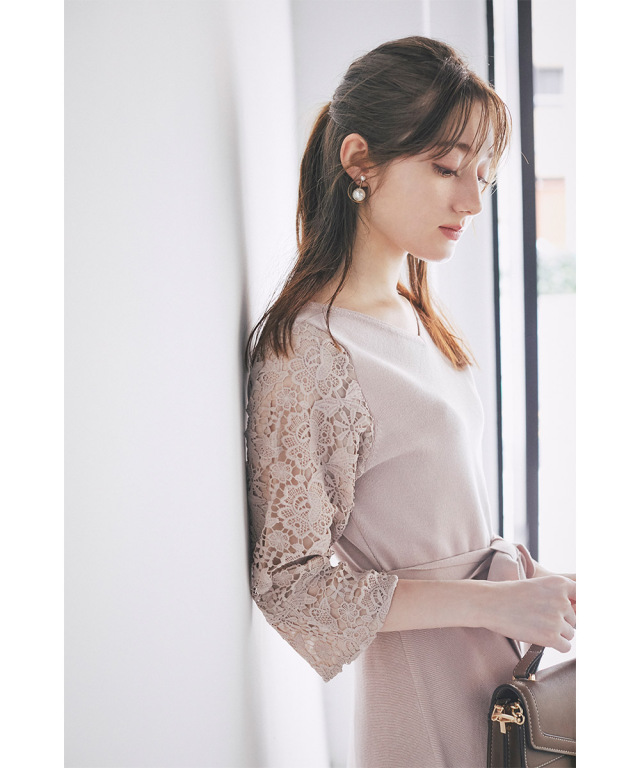 レディな佇まいで魅了する袖フラワーレースニットワンピース Tocco Closet トッコクローゼット Collection 野崎萌香さんは着用