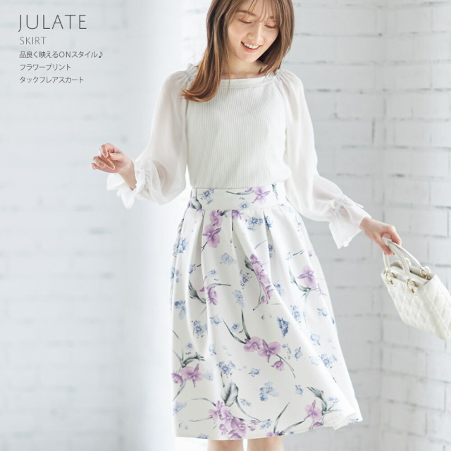 品良く映えるｏｎスタイル フラワープリントタックフレアスカート