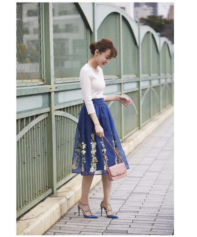 今どきレディなシースルーフラワー刺繍オーガンジースカート 