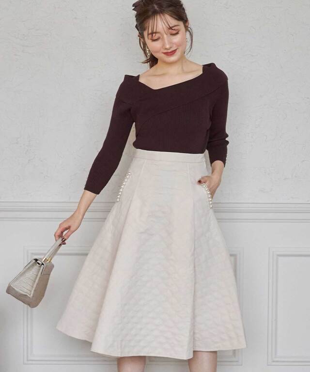 ひと目で美人なポケットパール付きエンボスキルティングタックフレア  