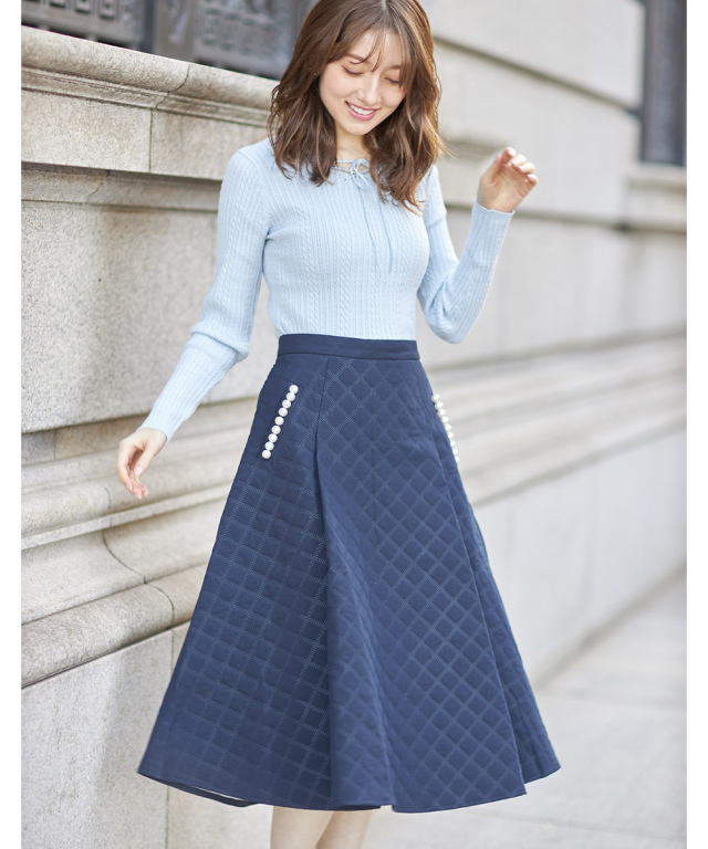 ひと目で美人なポケットパール付きエンボスキルティングタックフレア  