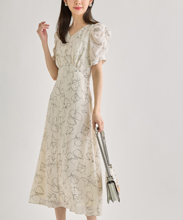 ⭐︎１本2500円⭐︎３本おまとめ6000円 パール付きバックレースアップフラワープリントワンピース
