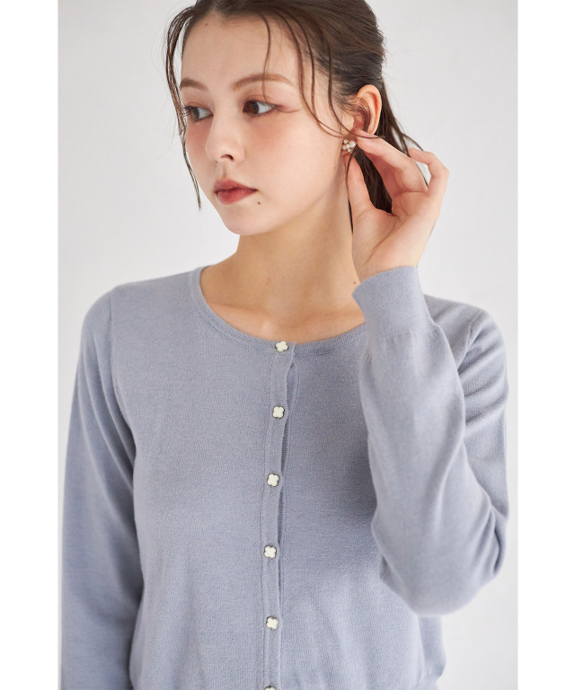 Catherineです。 コラーゲン加工フラワー釦ニットカーディガン