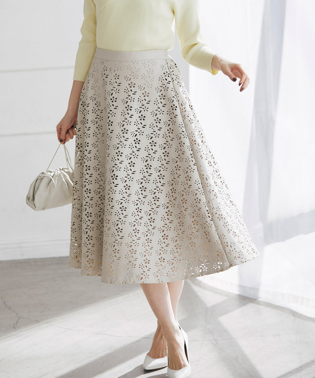 リッチなアクセントとして活躍する フラワーパンチングフェイクレザー  