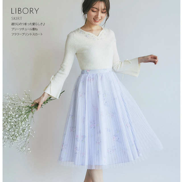 遊び心のつまった愛らしさ プリーツチュール重ねフラワープリントスカート