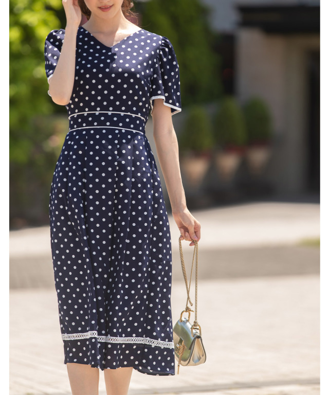 レトロガーリーな配色ライン入り半袖ドットワンピース Licate リケート Tocco Closet トッコクローゼット Collection