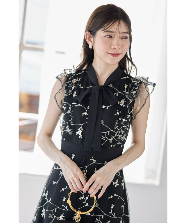 ボウタイリボン付きフラワー刺繍チュールワンピース 