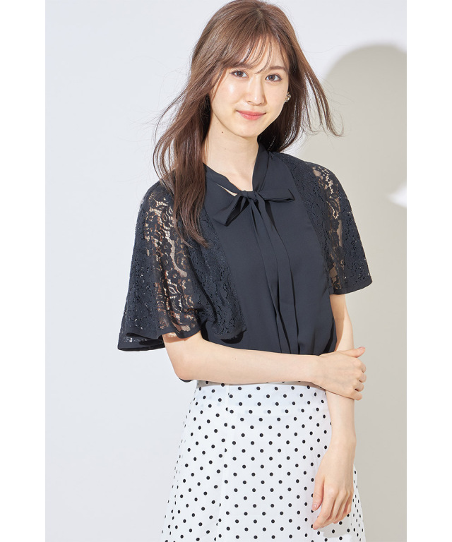 ロマンティックな表情をつくるボウタイリボンレースケープブラウス  