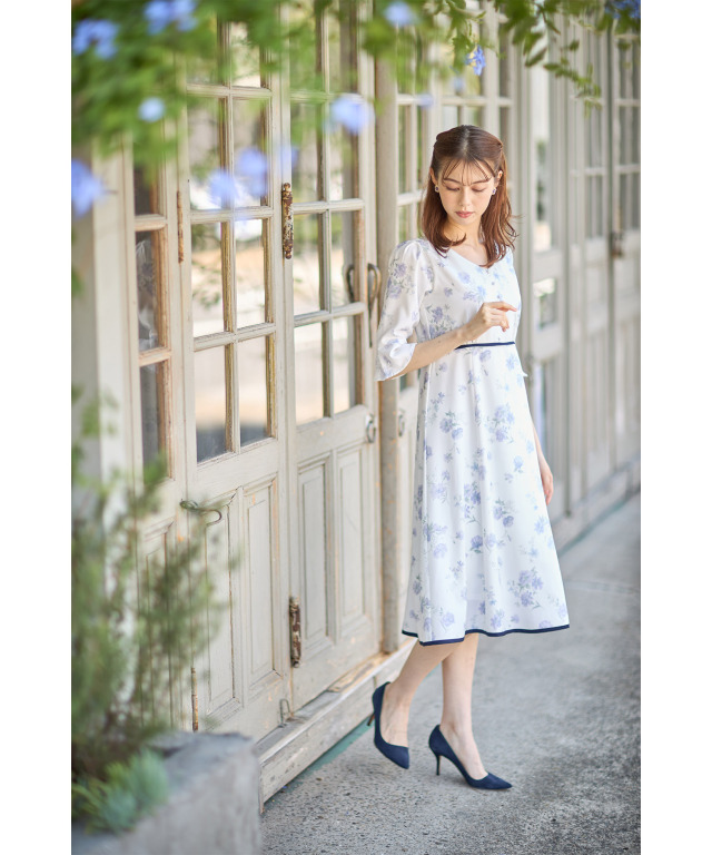 くるみ飾り釦付き配色ライン入りフラワープリントワンピース≪Royal