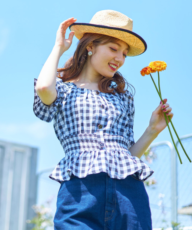 夏らしく着映えるメリハリ感♪フラワー飾り釦付きギンガムチェック  