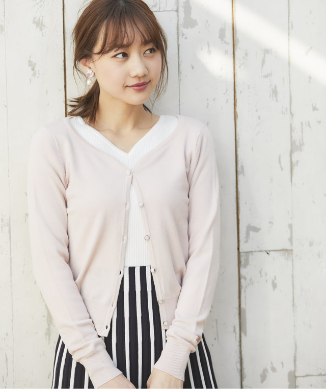 フェミニンな美人見えカラービジュー釦ハートネックカーディガン  