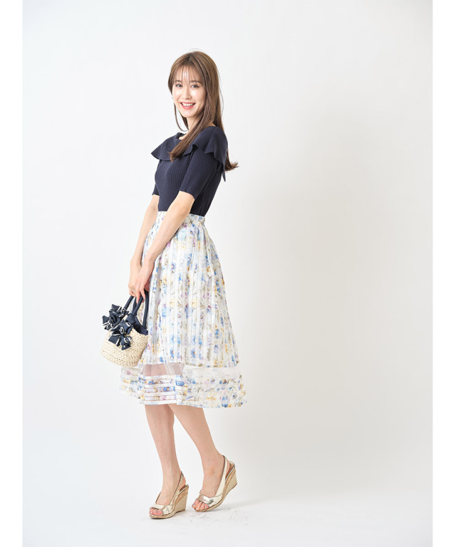 透け感で艶やか美人！シアーストライプ×フラワープリントタックフレア  