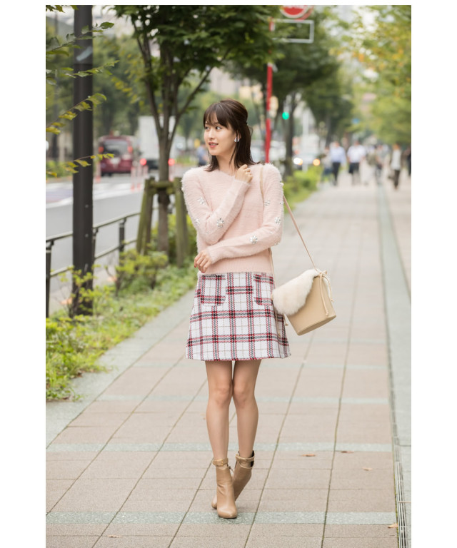 あの彼を悩殺。運命のチェック柄台形ミニスカート 中村里砂さん