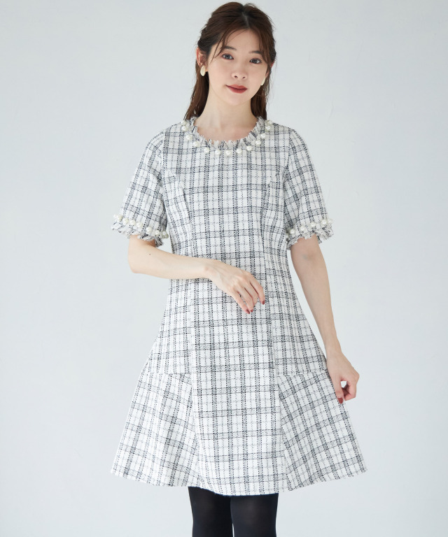 完売品✨メゾンドドルチェ ツイードワンピース フリンジ ライトグレー Aライン コード切り替え襟付きラインフラワープリントワンピース