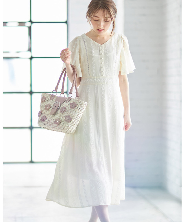 飾りくるみ釦付きハシゴレース ストライプフラワー刺飾りくるみ釦付きハシゴレース ストライプフラワー刺繍ワンピース繍ワンピース 道重さゆみさんはアイボリー着用 飾りくるみ釦付きハシゴレース ストライプフラワー刺飾りくるみ釦付きハシゴレース ストライプフラワー刺繍ワンピース繍ワンピース 道重さゆみさんはアイボリー着用