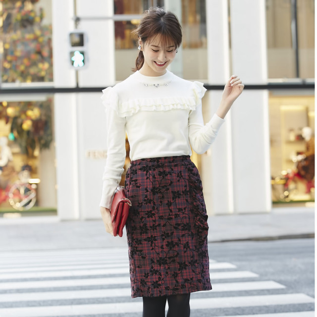 大人可愛いに深みをプラスチェックonフロッキーフラワータイトスカート Manale マネール Sale品につき返品 交換 キャンセル 配送日指定不可 ラッピング不可