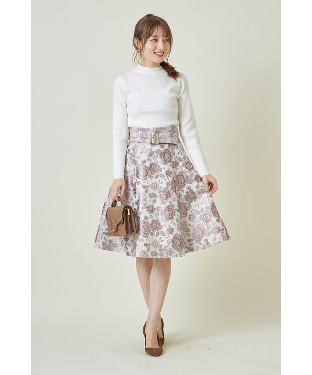 レディにふさわしい華やかさ。ベルト付きフラワージャガードフレアスカート 