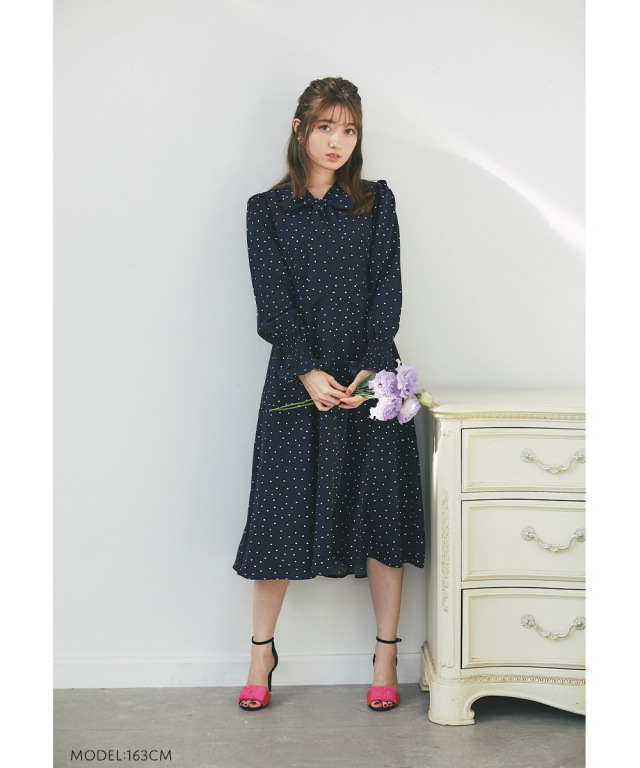 フレンチシックでお嬢様ライクな袖口シャーリングドット柄ボウタイ  