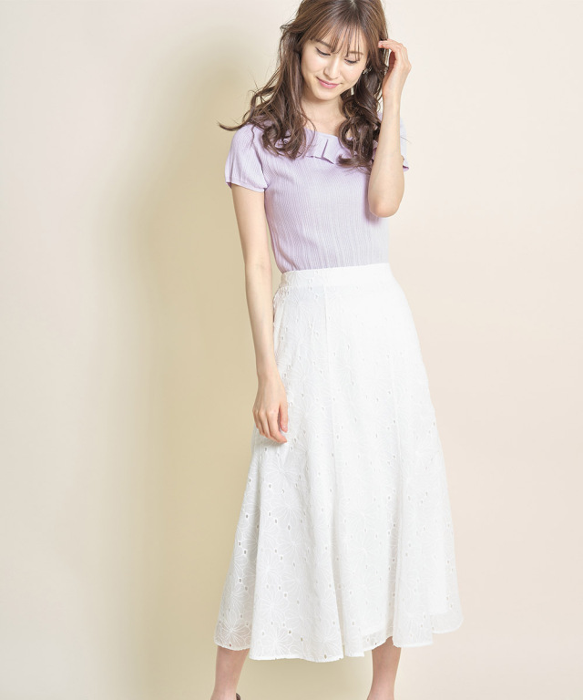 コーデをフレッシュに更新するフラワーエンブロイダリーフレアスカート 