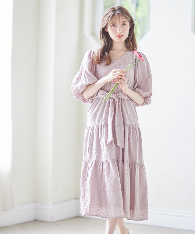 絶妙フェミニンなリボン付きバルーンスリーブコットンレースティアード  