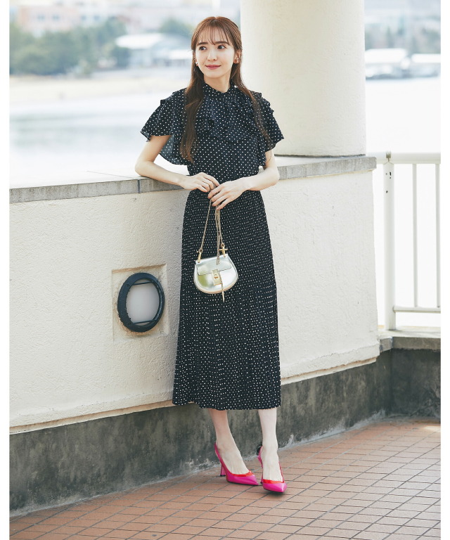 旬顔にアップデートしてくれるプリーツ切り替えラッフルドットワンピース 旬顔にアップデートしてくれるプリーツ切り替えラッフルドットワンピース