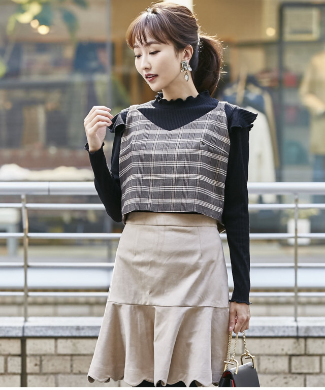 今っぽさと可愛さを両立キャミソールビスチェ×リブニットソー 