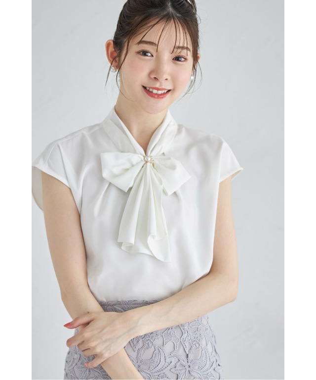 パールリングモチーフ付き2WAYボウタイブラウス パールリングモチーフ付き2WAYボウタイブラウス