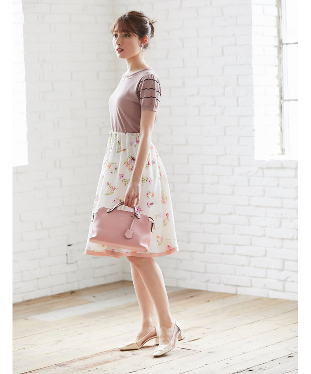 大人な甘さが輝く裾ライン入りフラワープリントフレアスカート 