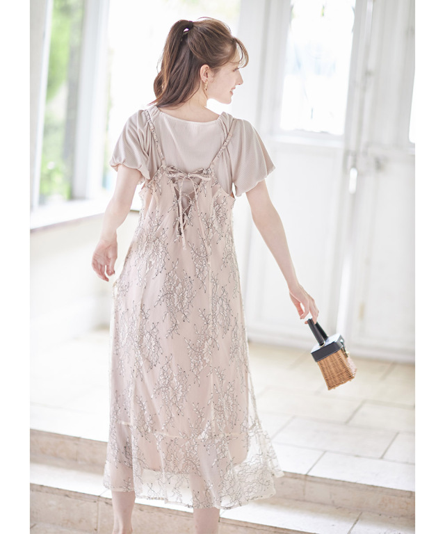 ニュアンスカラーで透明感あふれるパフスリーブカットソー×レース  