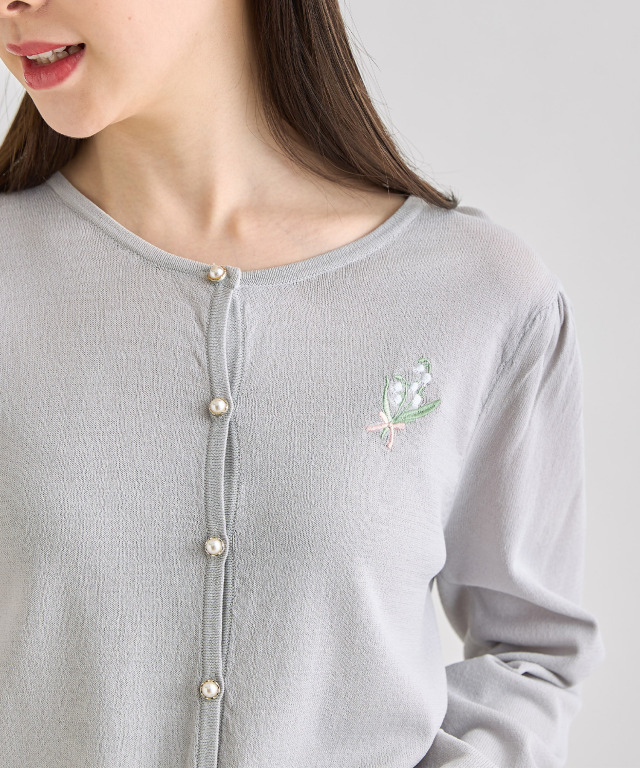 パール釦スズラン刺繍入りクルーネックカーディガン【nachely ナシェリー】 tocco closet(トッコクローゼット)　 6/17スタート！スペシャルプライス＊スペシャルプライス品につき返品/交換/キャンセル/配送日指定不可/ラッピング不可