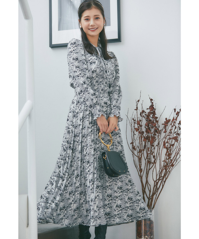 りぼん付きウエストシャーリングニュアンスフラワープリントプリーツ  